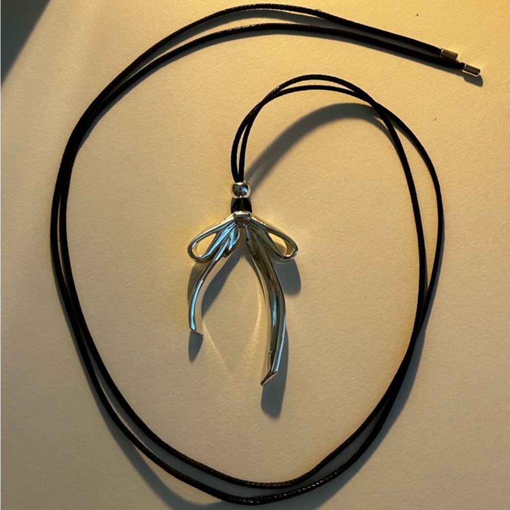 Oak+Fort Silver Bow Necklace